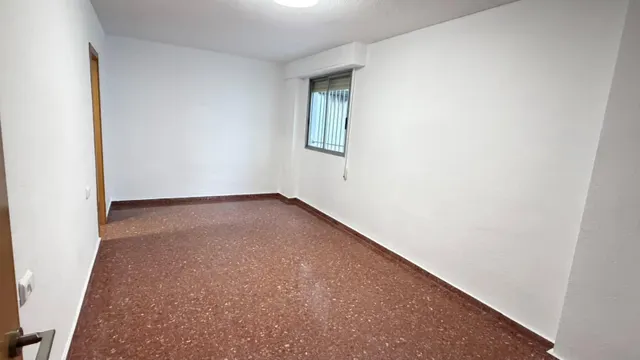 Piso en alquiler de tres dormitorios y dos baños completos. — 5