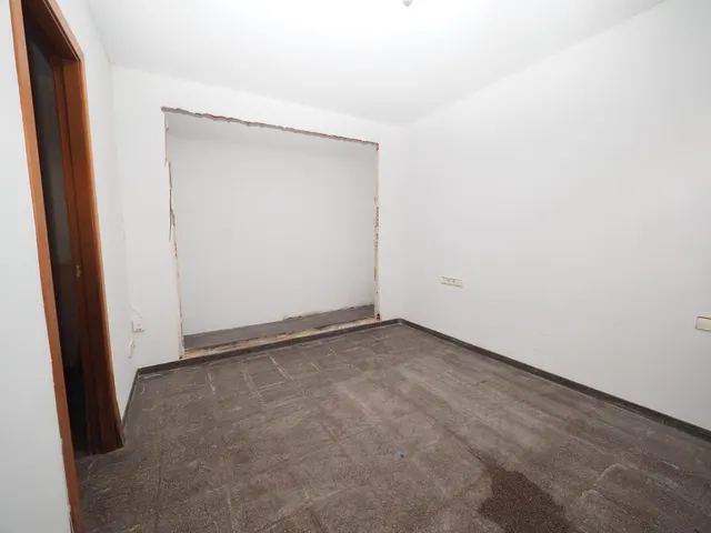 SE VENDA CASA UNIFAMILIAR EN CUBELLES, ZONA MAS TRADER — 24