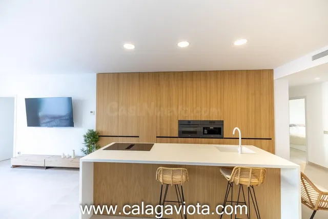 Planta baja con piscina privada y amplias terrazas - foto 3
