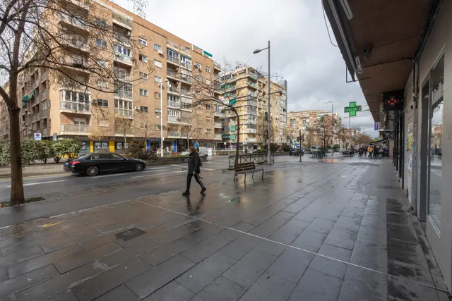 ¡Plaza de garaje en excelente ubicación! - CAMINO DE RONDA — 16