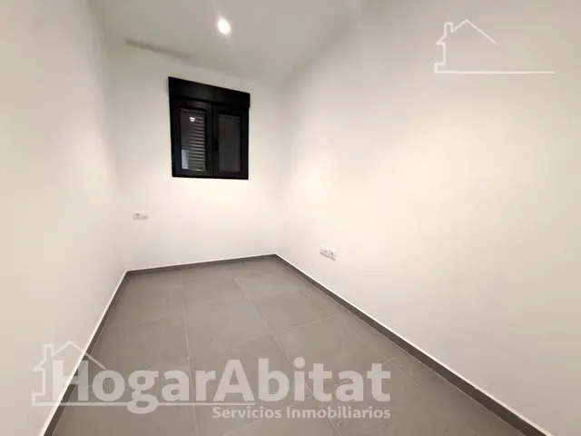Estrena diseño y máxima eficiencia en esta moderna planta baja reformada con piscina y garaje — 21