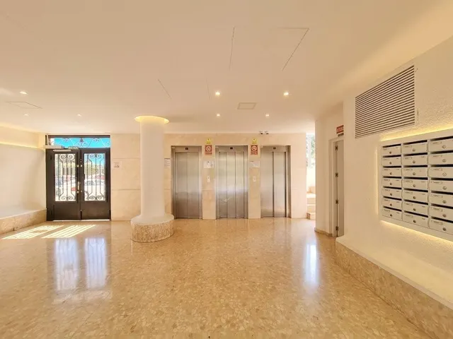 ️ estudio en 14.ª planta con vistas al skyline de Benidorm y al mar, a unos 800 mts. a la playa — 20