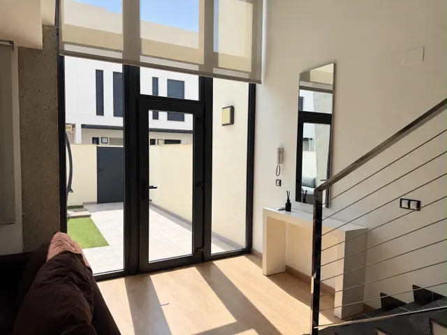 Moderno chalet adosado de 315m2 con gran garaje y piscina comunitaria — 8