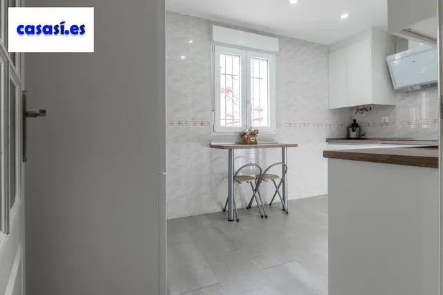 Encantadora Casa Reformada en Ogijares con Vistas y Espacios para Disfrutar — 12
