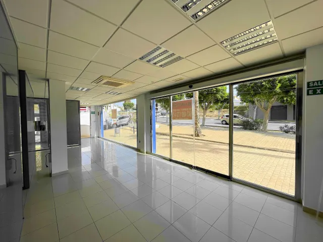 BAJO COMERCIAL EN ESQUINA EN VERA — 7