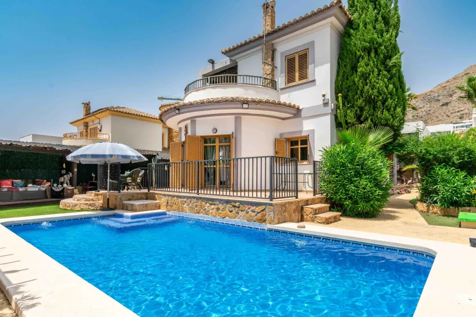Villa 3 habitaciones 180m² en venta - Sierra cortina