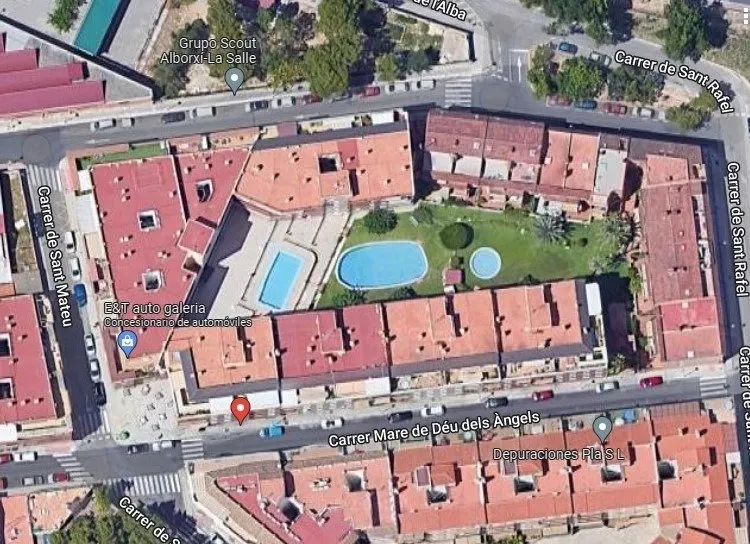 ¿ LOCAL COMERCIAL CON NEGOCIO CONSOLIDADO? ¿ O TU NUEVA CASA ESQUINERA CON ZONAS COMUNES ?