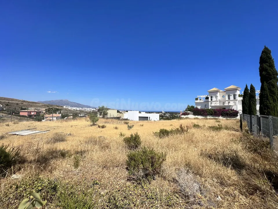 Terreno plano con vistas al Mediterráneo en Benahavis