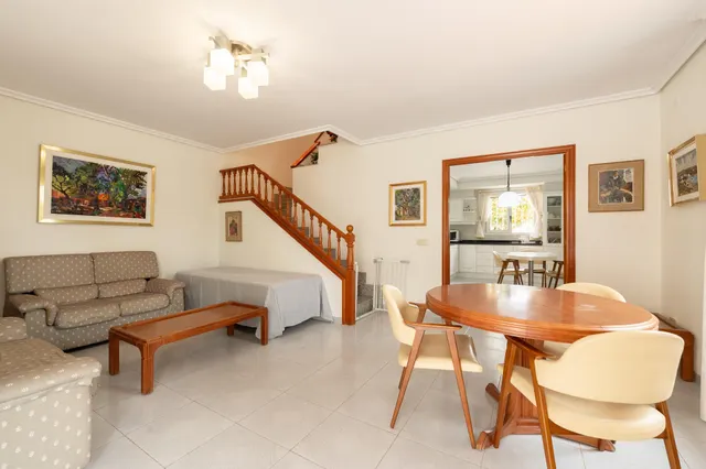 Amplia vivienda con piscina privada, terraza y garaje cerrado — 11