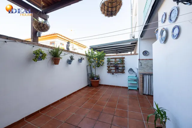 MARAVILLOSA CASA  A POCOS MINUTOS DEL CENTRO DE LA ZUBIA — 9