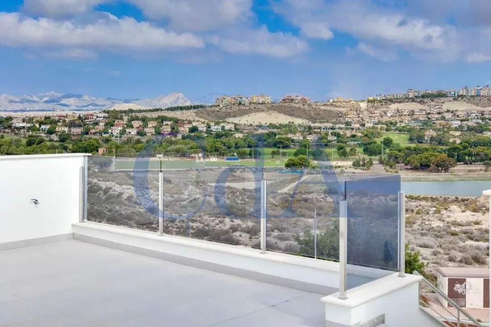 SE VENDE VILLA /CAMPO DE GOLF /A ESTRENAR /BONALBA
