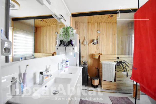 ESPECTACULAR CASA REFORMADA Y AMPLIA CON TERRAZA — 35
