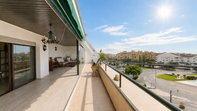 Espectacular apartamento en el pleno CENTRO de SAN PEDRO ALCÁNTARA con gran terraza y vistas PANORAMICAS AL MAR. — 13