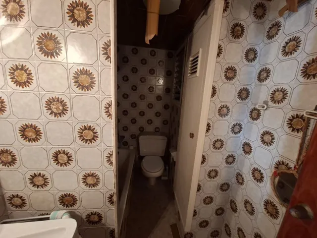 OPORTUNIDAD – CASA ESQUINERA PARA REFORMAR — 15