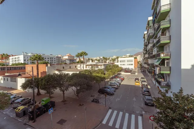 Piso de 3 dormitorios en Puerto de Estepona a 100 metros del paseo maritimo. — 3