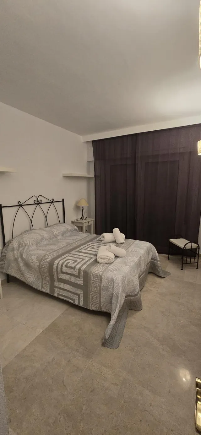 Piso amplio y luminoso de tres dormitorios  en primera línea de playa en Hacienda Beach II-III | CABANILLAS REAL ESTATE — 25