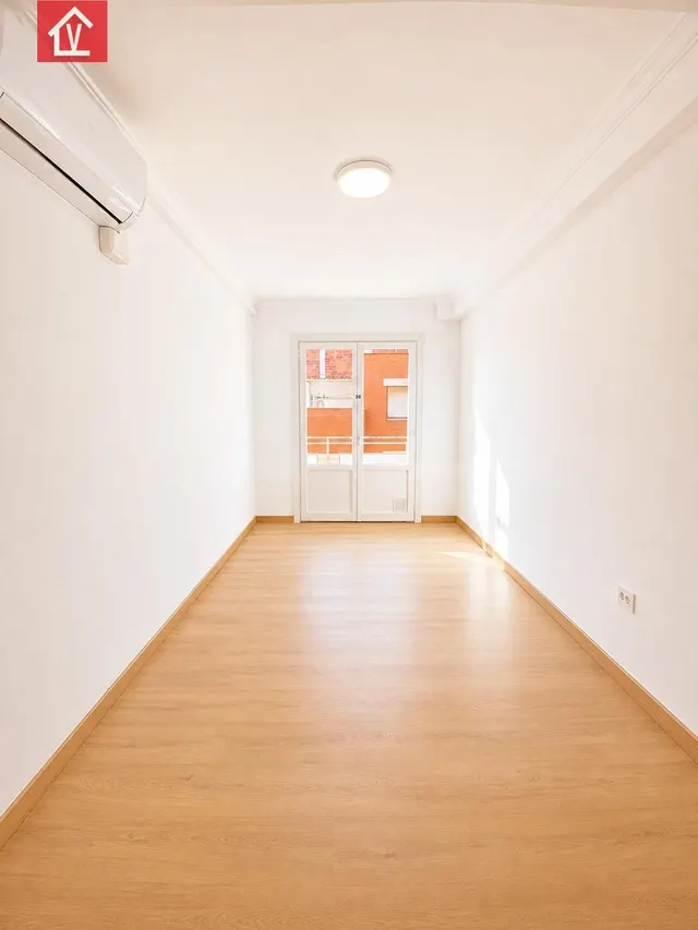 Creu de barbera! Piso de 3 habitaciones, balcón,  junto al Parque del Valles! — 3
