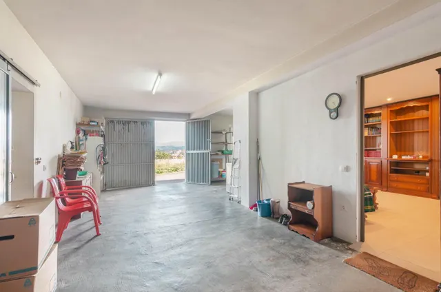 Casa con finca, seis dormitorios y amplio garaje a tres minutos del centro de noreña — 35