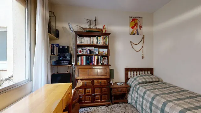 Amplia Vivienda en Avenida César Augusto con Garaje — 15