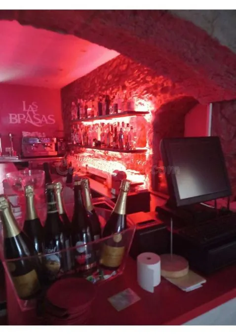 Restaurante en pleno rendimiento con magnífico dúplex en el  - foto 2