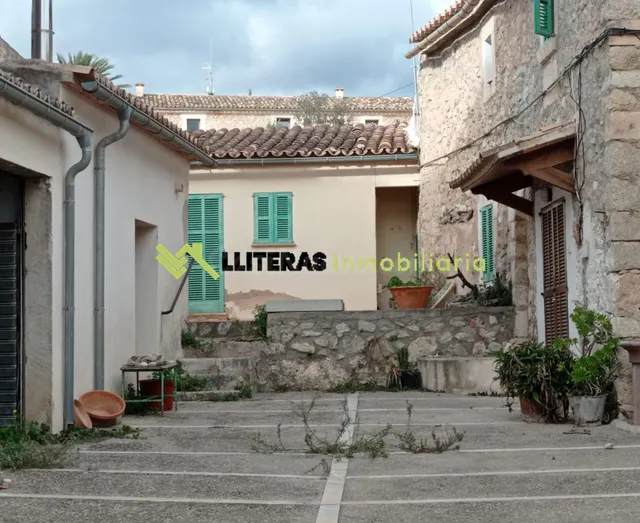 Casa de pueblo con carácter mallorquín y gran potencial en S