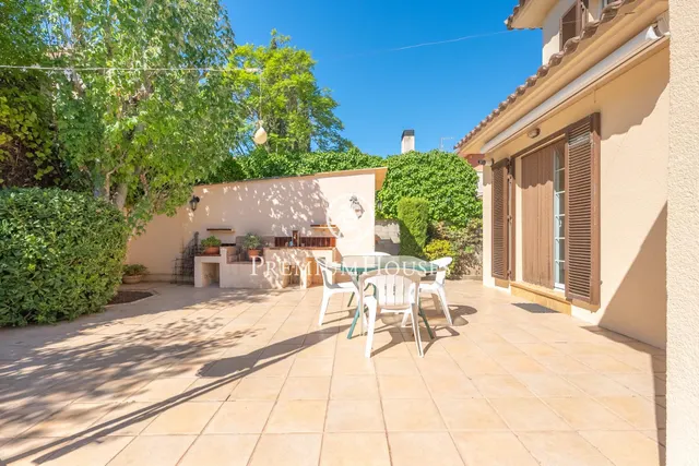 Casa con jardín y piscina en L'Aragai — 11