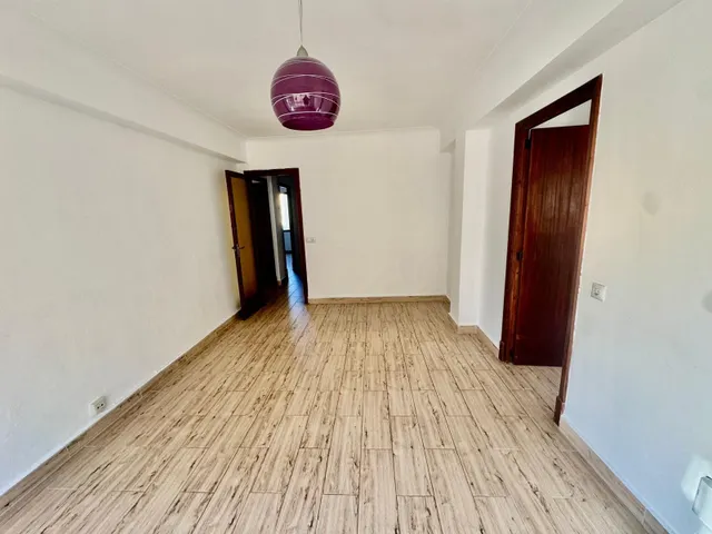 Piso de 3 habitaciones con ascensor junto a calle Aragón – Palma — 14