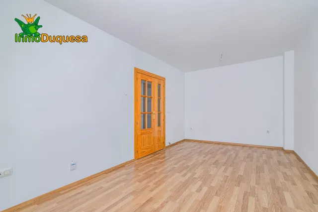 Casa adosada CASI A ESTRENAR en Belicena. Con 4 dormitorios. — 14
