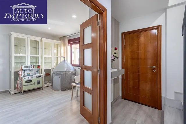 Amplia casa de 182 m2 con patio, gran sótano y a menos de 5 minutos del metro — 30