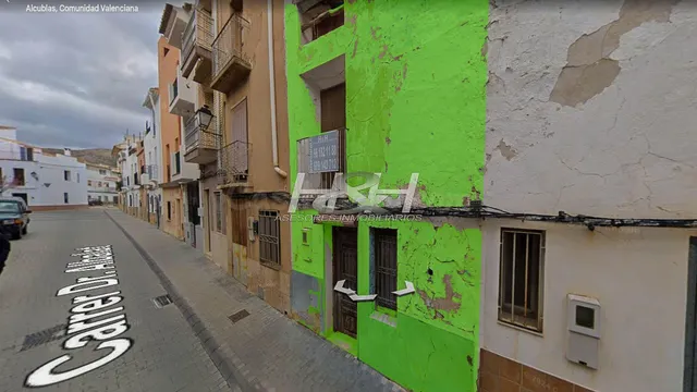 Se vende solar urbano en centro de Alcublas. /H H Asesores, 