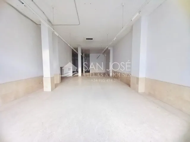VENTA DE AMPLIO LOCAL COMERCIAL EN EL BARRIO DEL PROGRESO, M