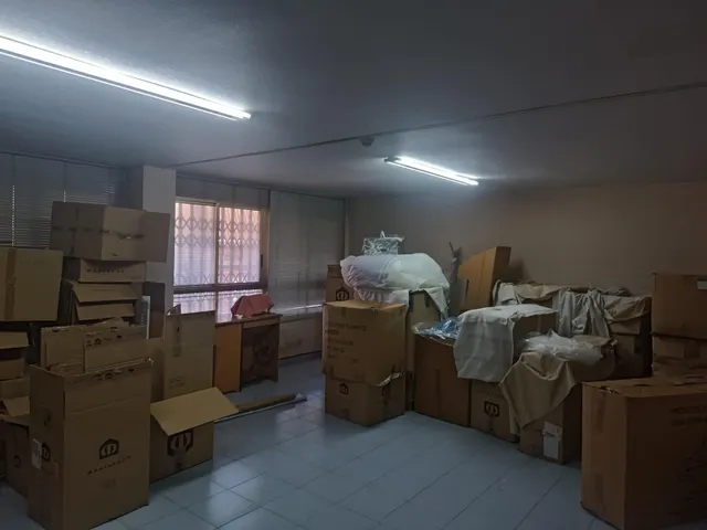 SE VENDE LOCAL / 140 MTS PLANTA BAJA + 40 MTS NAYA/ CERCA DE HOSPITAL GENERAL — 10