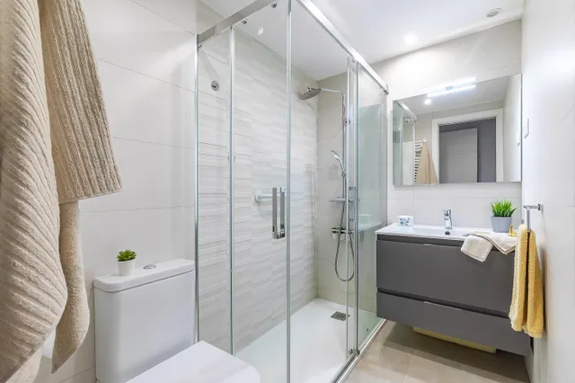 Amplitud, diseño y comodidad junto a La Vaguada – Calle Julio Palacios, Madrid — 32