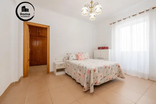 Piso de 87 m2 con 3 dormitorios en Pedro Antonio de Alarcón 27, junto a Recogidas — 32