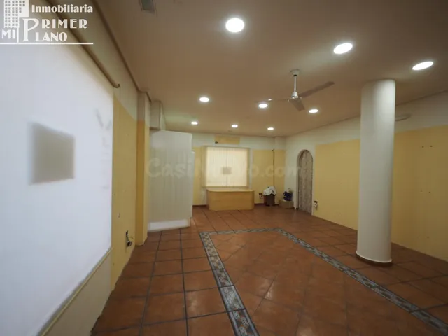 Amplio Local Comercial en Esquina – Oportunidad Única en Tom - foto 4