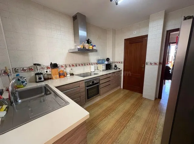 Amplia y Luminosa Vivienda con Atico en Ubicación Privilegiada Calle Vilches! — 9