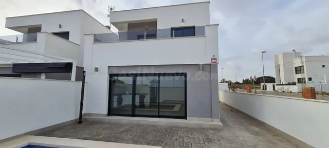 VILLAS DE OBRA NUEVA EN ORIHUELA COSTA, 3 DORMITORIOS 2 BAÑO - foto 2