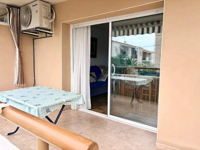 3 dormitorios, jardín, parking, piscina comunitaria. — 7