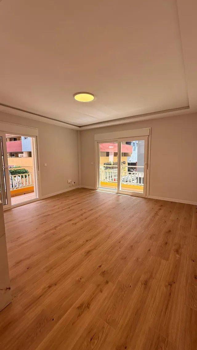 Apartamento reformado en Fuengirola, segunda línea de playa junto al puerto con licencia turística — 7