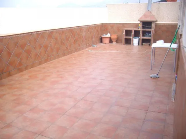 MAGNIFICA CASA SOBRE LOCAL SEMINUEVA  EN LA CURVA — 11