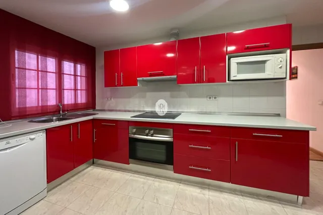 Amplia vivienda reformada de 3 dormitorios junto a la Plaza  - foto 5