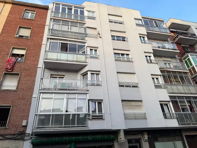 SE VENDE PISO AMPLIO Y REFORMADO — 13