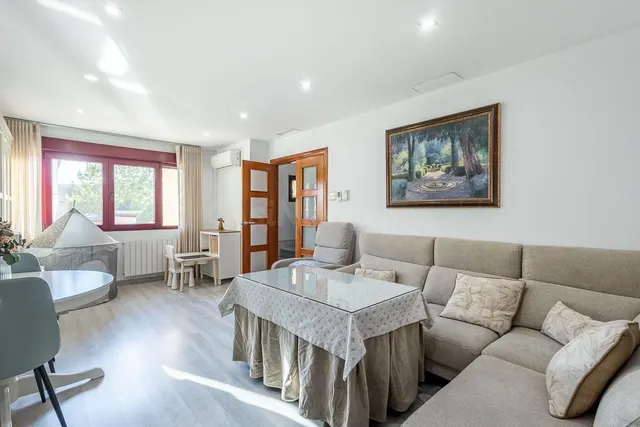 Amplia casa de 182 m2 con patio, gran sótano y a menos de 5 minutos del metro — 3