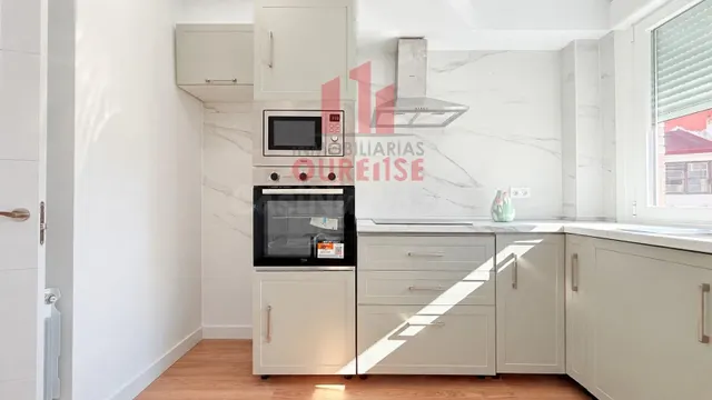 LUMINOSO APARTAMENTO EN LA ZONA DE A CARBALLEIRA - foto 4