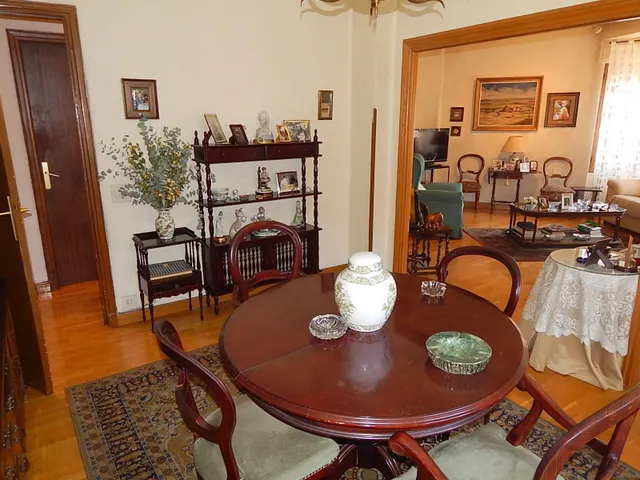 ETXEA Vende piso en el centro de Pamplona, 4 dormitorios, salón cocina, baño y aseo — 9