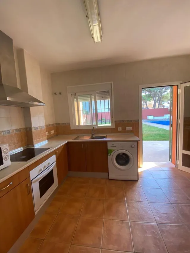 CHALET DE 2 PLANTAS  INDEPENDIENTE EN LA BARROSA CON 1200 M2 DE PARCELA — 12