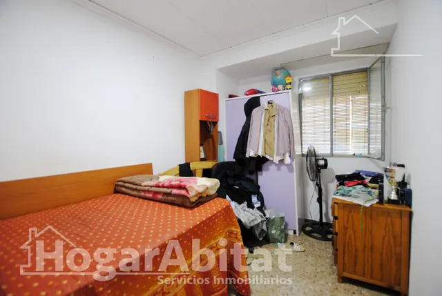 ¡gran oportunidad! muy amplio de 4 dormitorios, con balcón junto av beniopa — 23