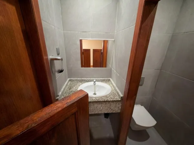 VENTA de DOS LOCALES en ZONA PREMIUM de OCIO  + vivienda de tres dormitorios  ZONA CENTRO PASEO MARITIMO — 20