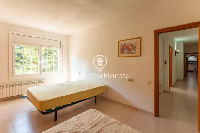 Casa independiente con piscina interior y jardín en venta en Calella — 9