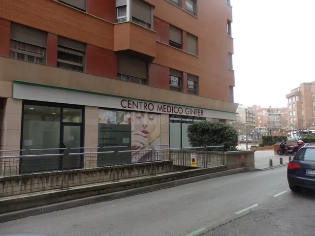Local comercial en Fernando Remacha - foto 2